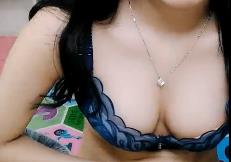 白皙美乳耳环妹情趣道具自慰！全裸震动棒狂插，高颜值黑森林超茂密，极致诱惑别错过！