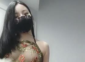 【新人校花主播蓝兔子0504】扇子舞激情自慰秀！无毛嫩穴湿透诱惑，高潮迭起！
