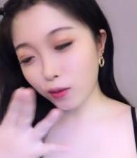绝美主播小仙女全程露脸自慰秀！粉嫩美穴揉弄淫水四溅，骚态毕露超诱人！