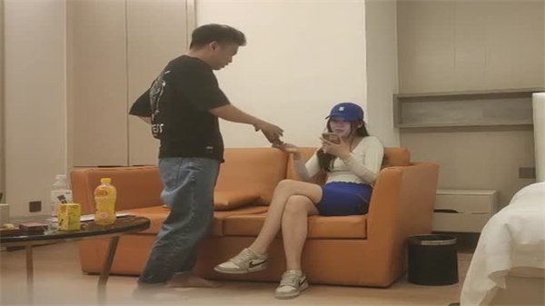 20岁高挑模特！175cm/108斤魔鬼身材，翘臀美腿极致诱惑！