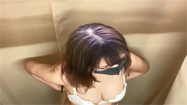 【年末流出】商场试衣间盗摄实况！极品素人更衣全程高清无码偷拍，蜜桃臀颤抖瞬间全收录