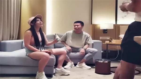 宝马豪放女3P极限狂欢