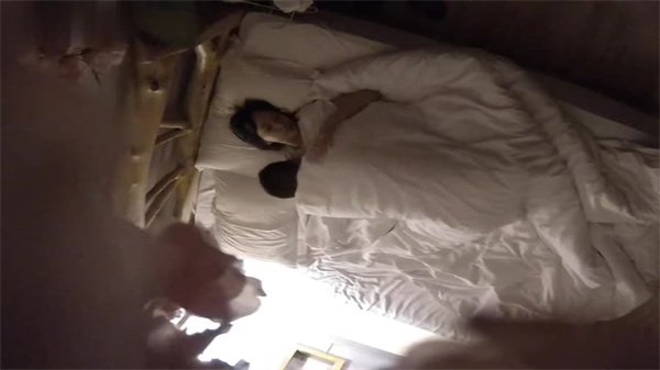 酒店偷拍流出！鲜嫩学妹与巨根男友开房激战呻吟