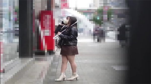 激情电车痴汉系列：秘密骚扰的极致快感