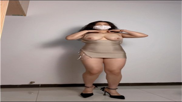 巨乳姐姐热舞中脱光