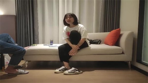 看着乖乖女脱光露纹身 后入狂干到表情扭曲