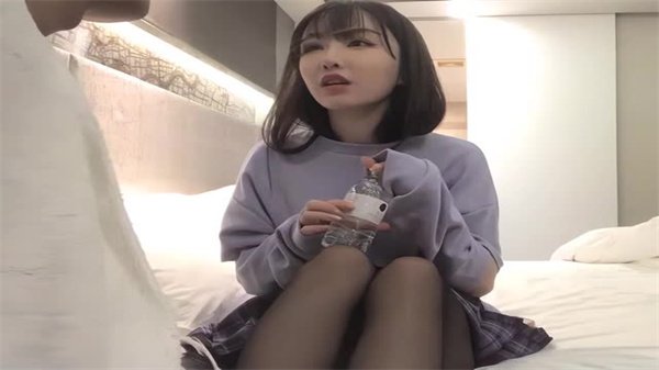 李寻欢深夜狂操极品颜值酒窝萝莉，清纯妹子被干到高潮迭起