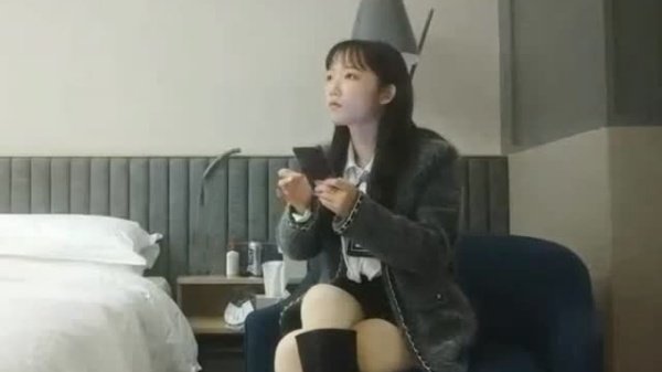 利哥探花：极品美少女骚穴狂泄白浆，浪叫呻吟销魂至极