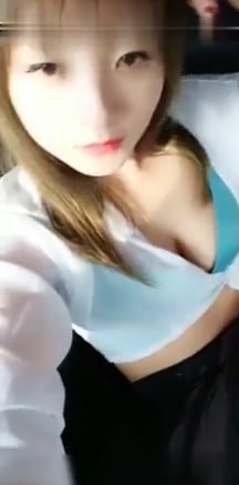 美乳女友当街发骚！乡村公路刺激车震，路人围观狂看肉棒爆操潮吹
