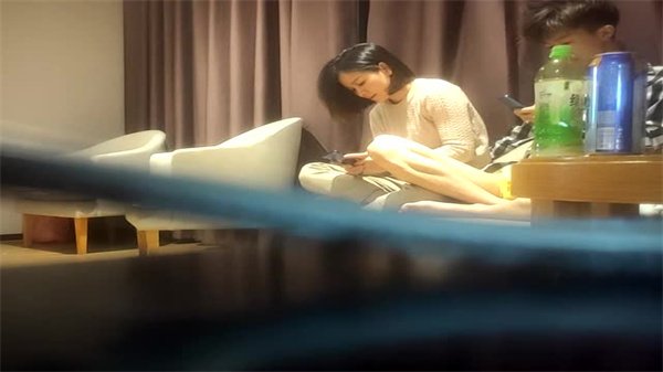极品良家少妇在美容院被狂干到高潮喷水