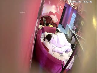 情趣酒店偷拍实录 极品骚货主动掰穴求操 淫水狂喷湿透圆床
