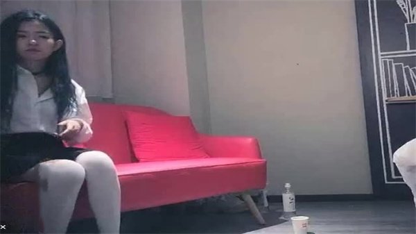 偷拍大屌魔人高价爆操白丝巨乳JK，内射极品骚穴狂潮！
