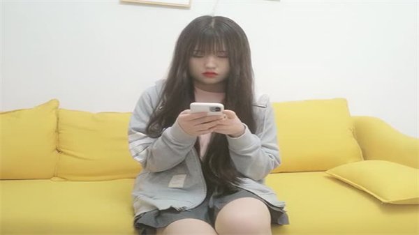 纹身萌妹被操哭！甜美脸蛋爆操内射