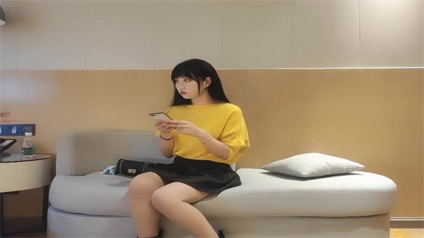 猛男爆操00后清纯学妹，乖巧温柔被干到浪叫求饶