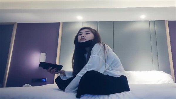 上海外围极品嫩妹，甜美健谈骚穴被操翻