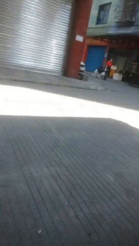 偷拍站街少妇150包夜！气质阿姨门口拉客被探花狂干内射
